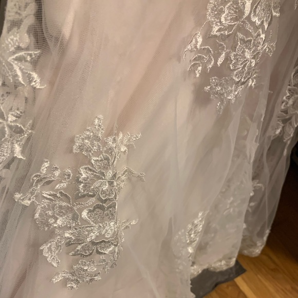 Low back Wedding gown - Picture 11 of 11